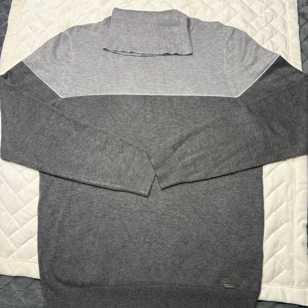 Calvin Klein Gray Two-Tone Colorblock Turtleneck Sweater- Women’s Lg